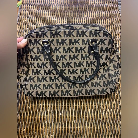 FIRE SALE π₯π₯ Michael Kors MK Satchel Bowling Bag Tote Medium/Large Size - Picture 15 of 15